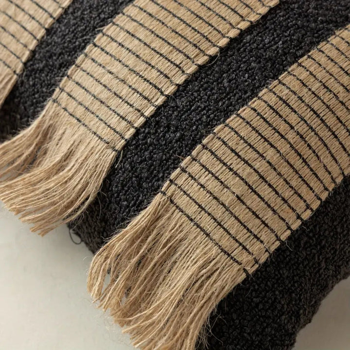 Boho-Kissenbezug mit handgewebten Streifen