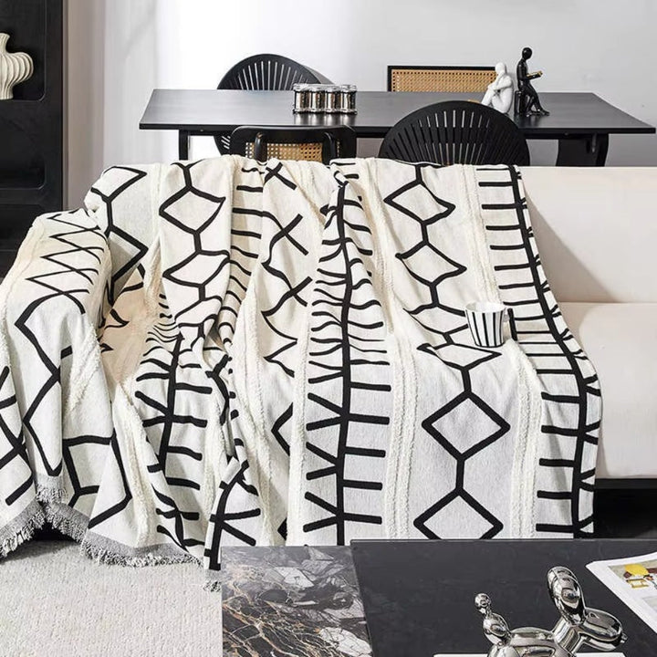 Chenille-Sofawurf mit Labyrinthmuster und Quasten