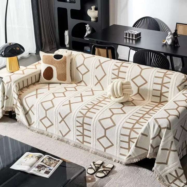 Chenille-Sofawurf mit Labyrinthmuster und Quasten