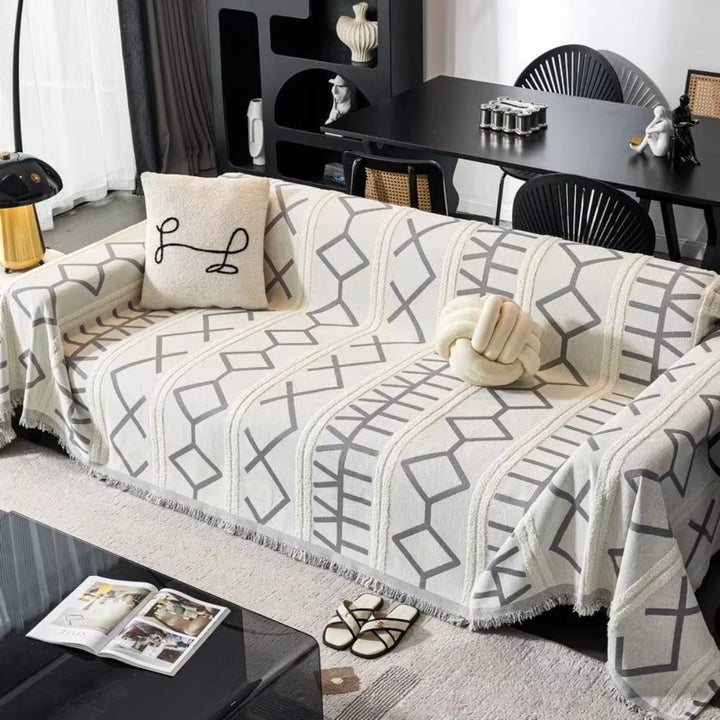 Chenille-Sofawurf mit Labyrinthmuster und Quasten