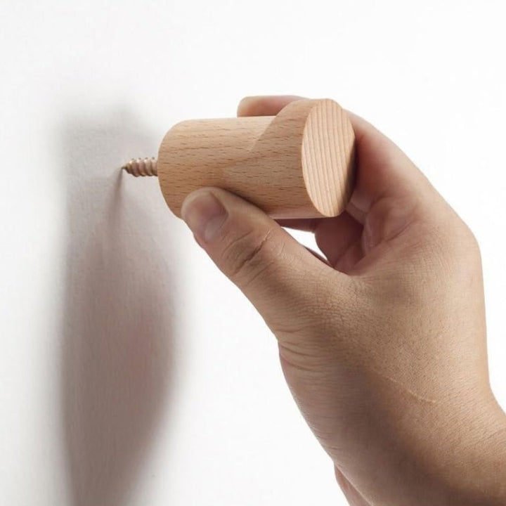 Minimalistischer Haken aus Buche