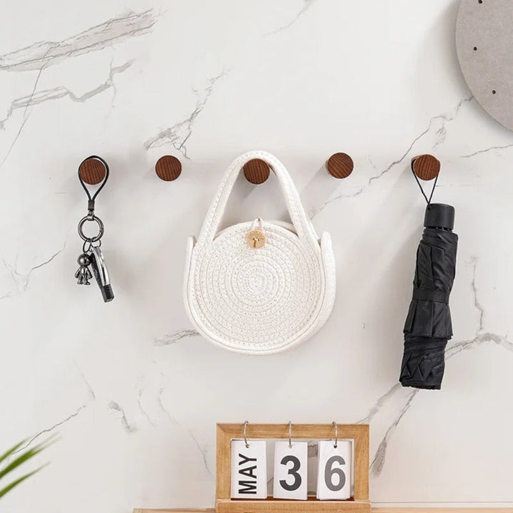 Minimalistischer Haken aus Buche
