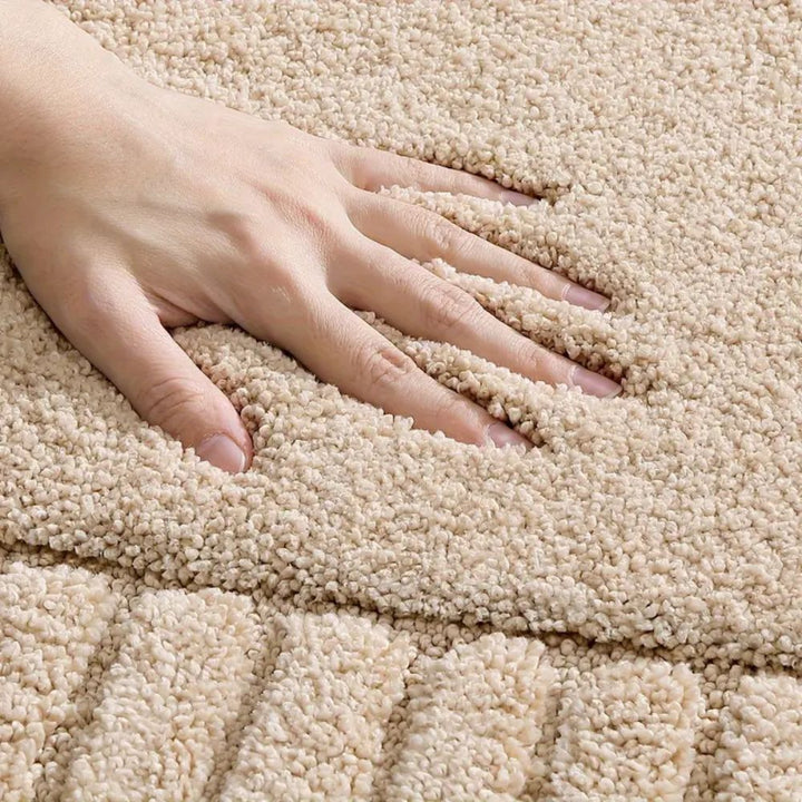 Minimalistische Badematte mit feinen Streifen