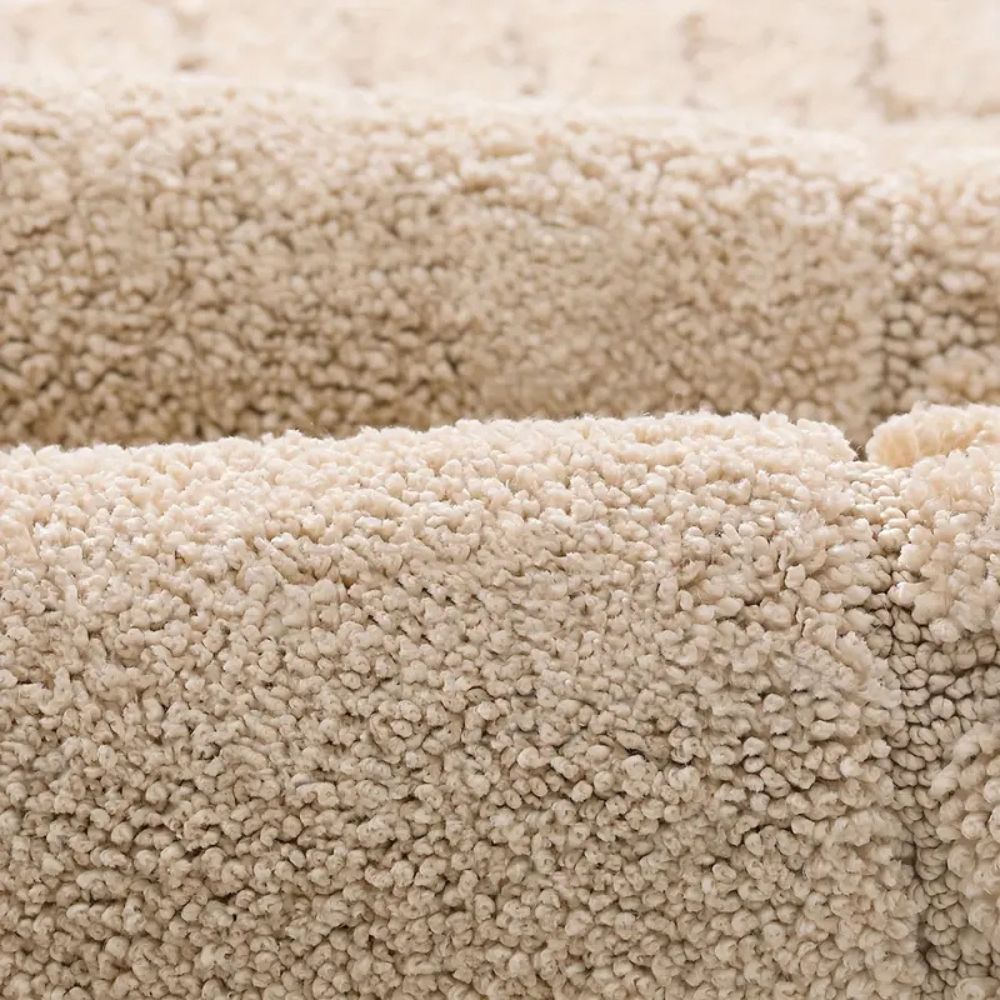 Minimalistische Badematte mit feinen Streifen