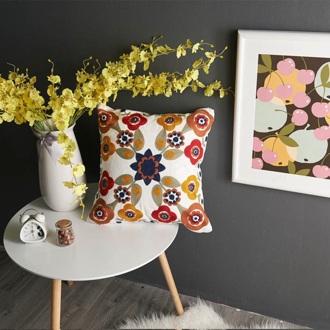 Bestickter Blumen-Kissenbezug aus Strick 45 x 45 cm