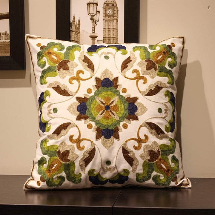Bestickter Blumen-Kissenbezug aus Strick 45 x 45 cm