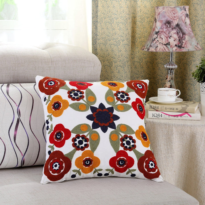 Bestickter Blumen-Kissenbezug aus Strick 45 x 45 cm