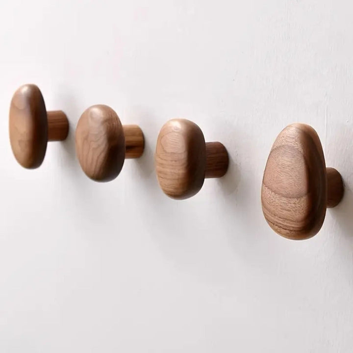 Holzhaken in Kieselsteinform