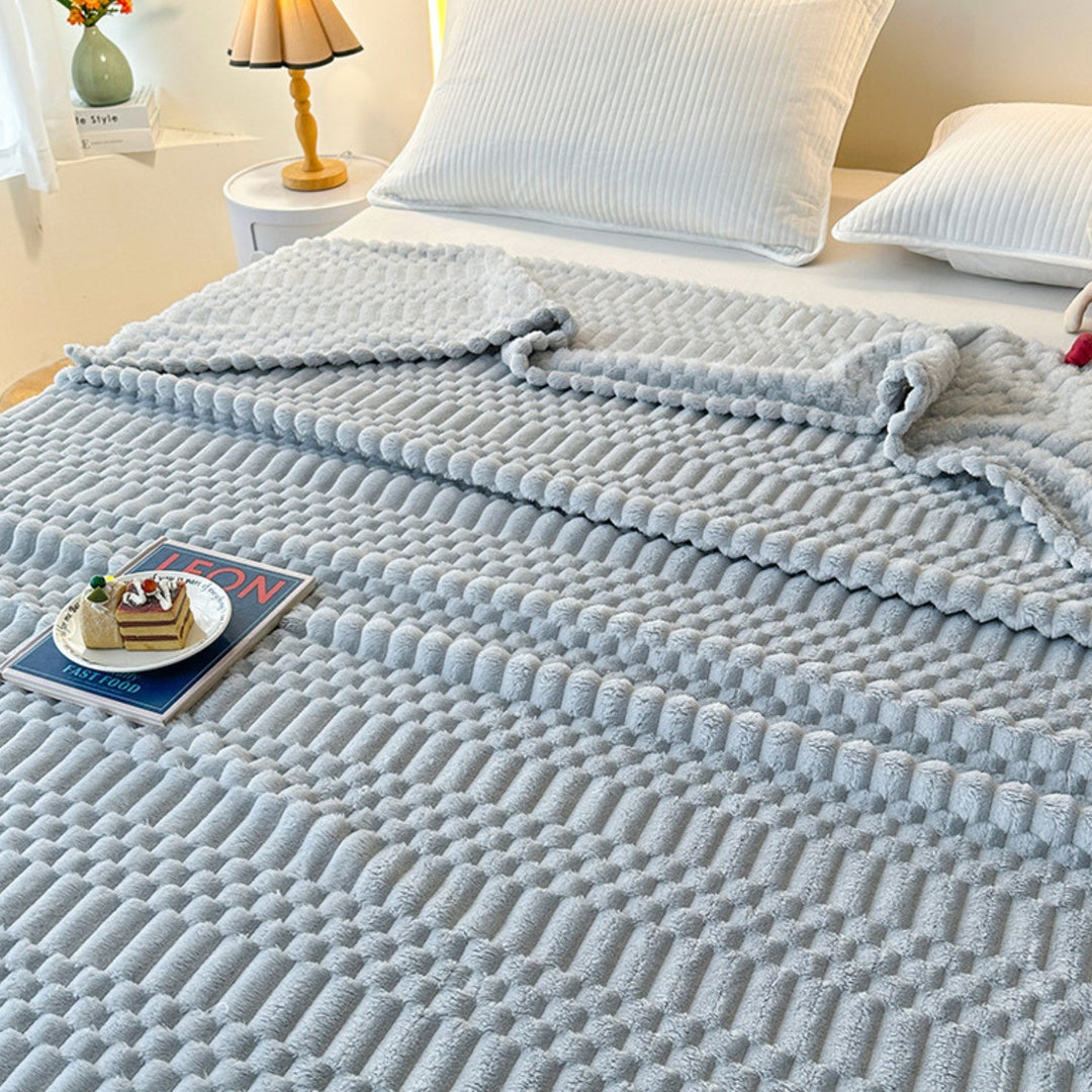 Kuscheldecke mit Reliefmuster