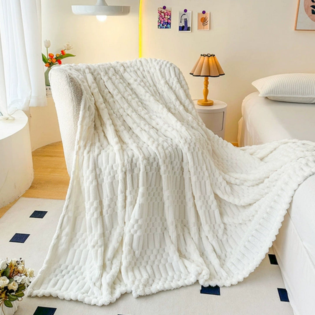 Kuscheldecke mit Reliefmuster