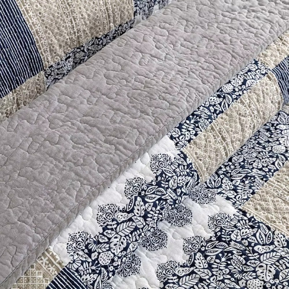 Patchwork-Tagesdecke in Blau und Weiß, 3-teilig