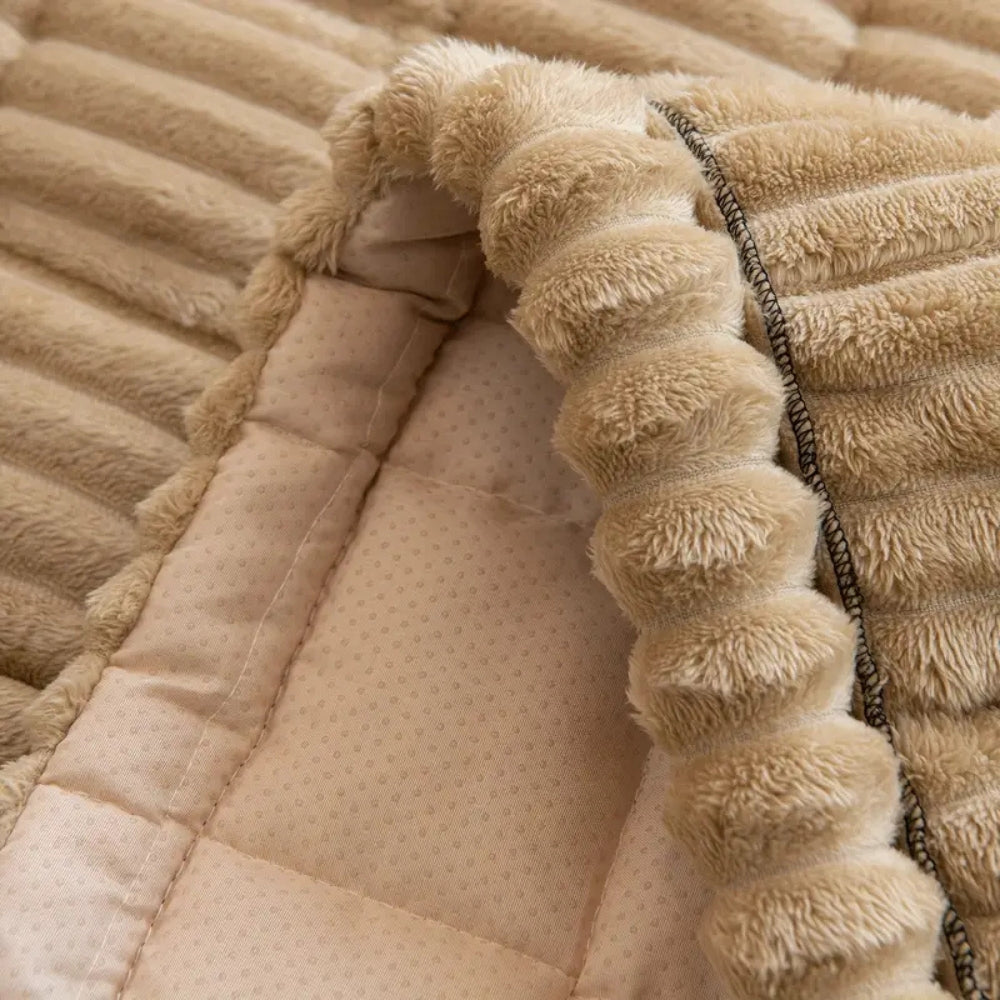 Sofadecke aus Flanell mit plissiertem Rand