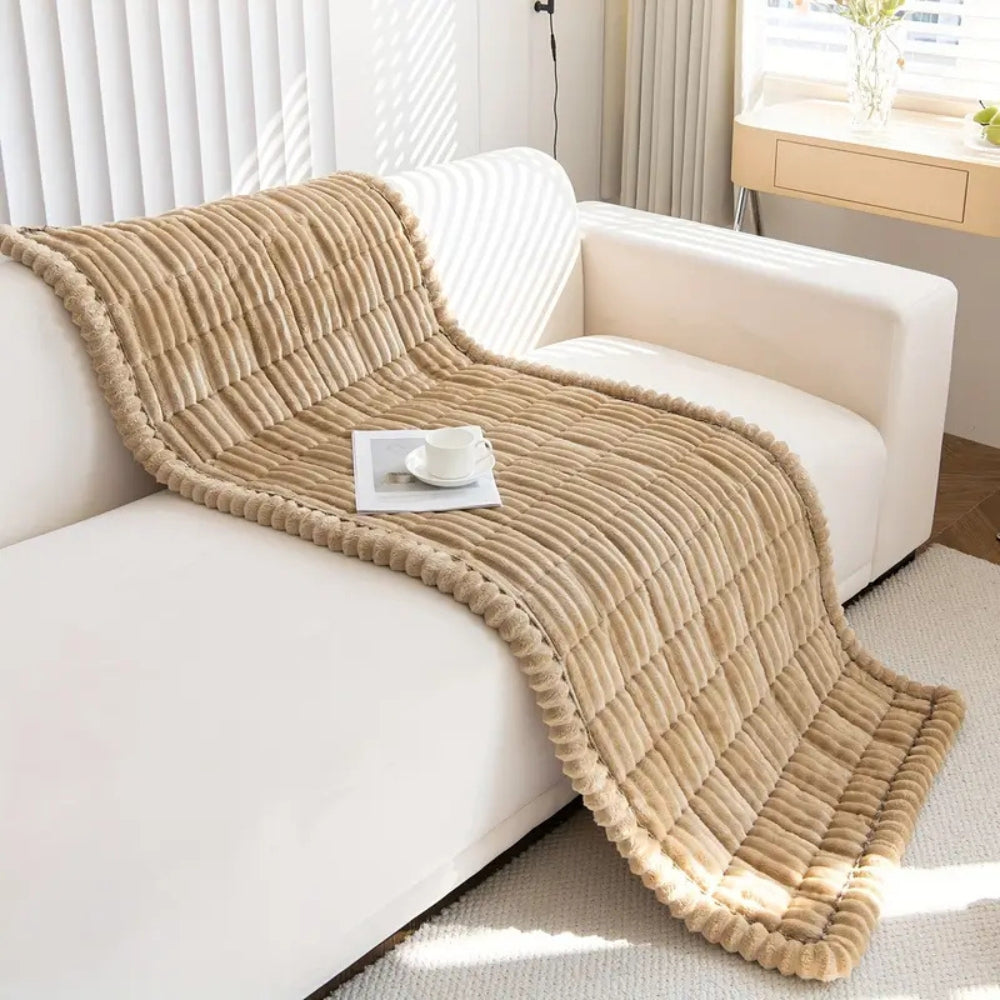 Sofadecke aus Flanell mit plissiertem Rand