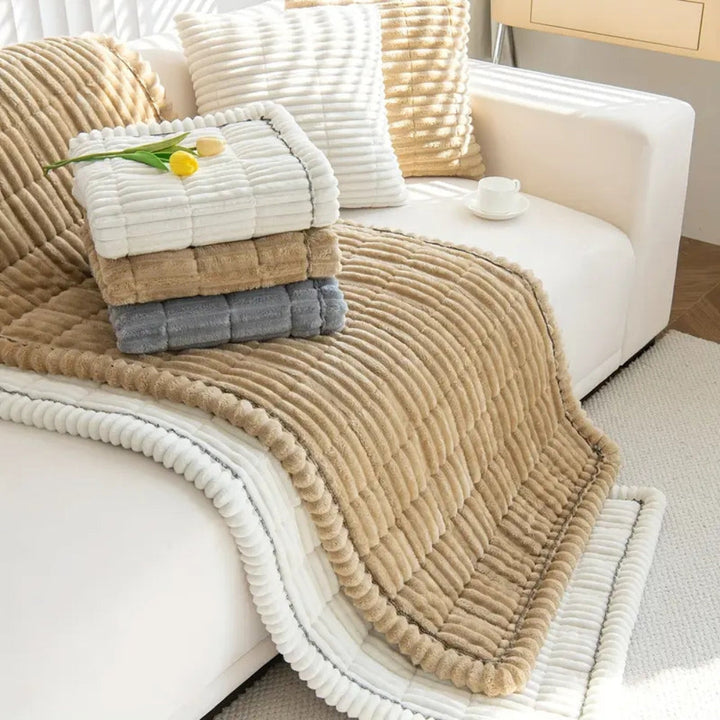 Sofadecke aus Flanell mit plissiertem Rand