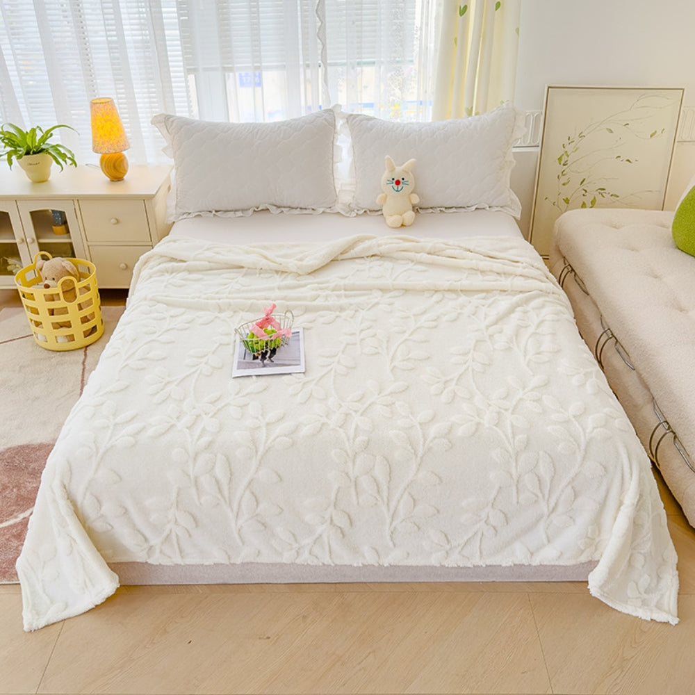 Fleece-Decke mit geprägtem Blattmuster