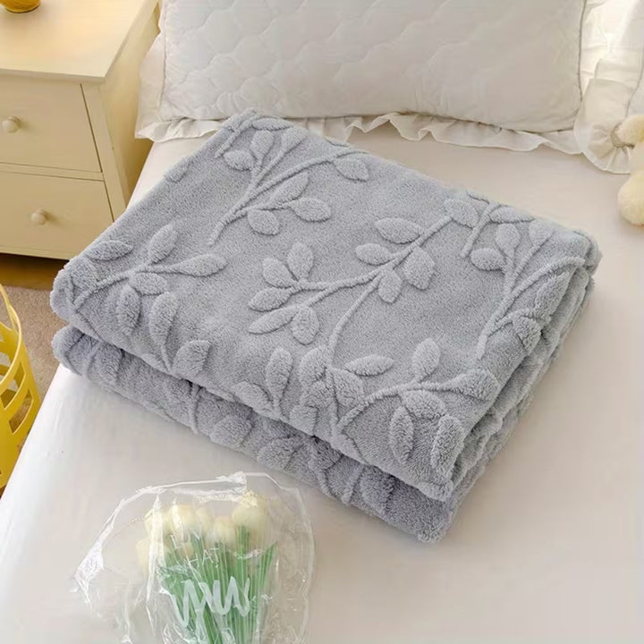 Fleece-Decke mit geprägtem Blattmuster