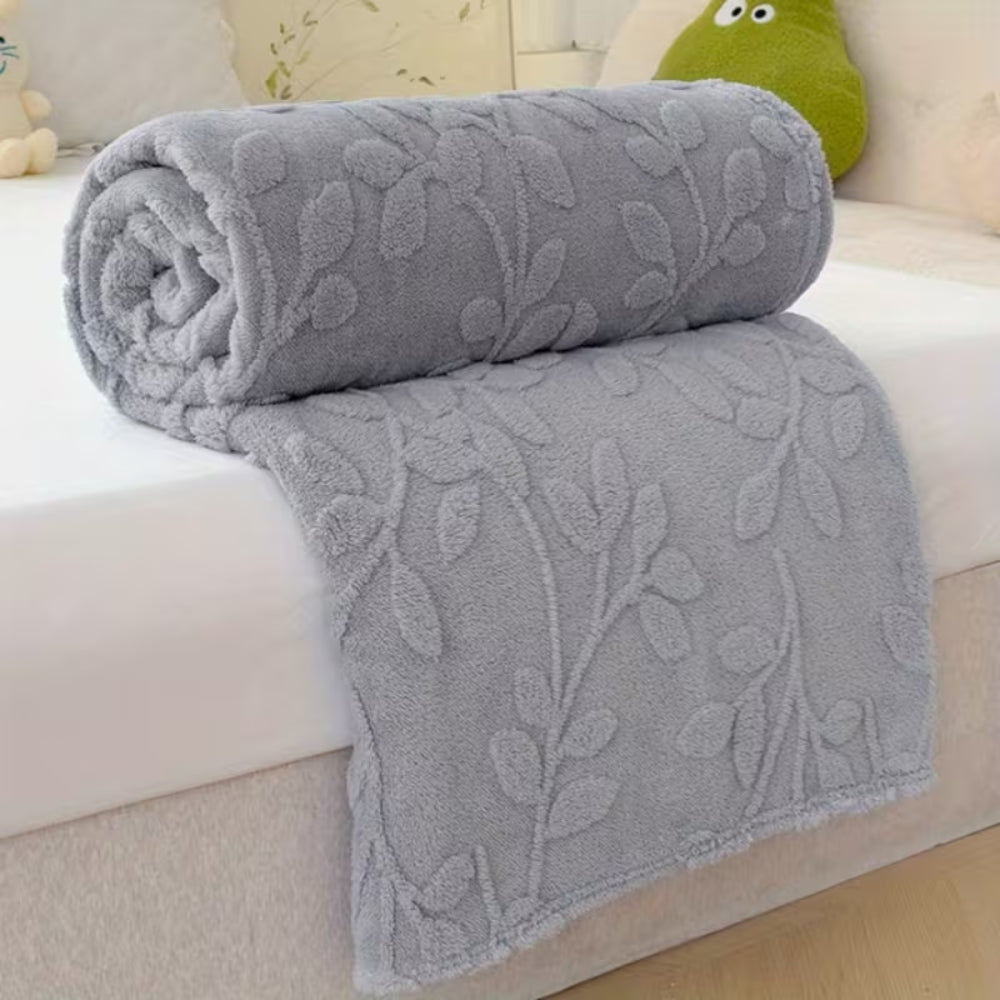 Fleece-Decke mit geprägtem Blattmuster