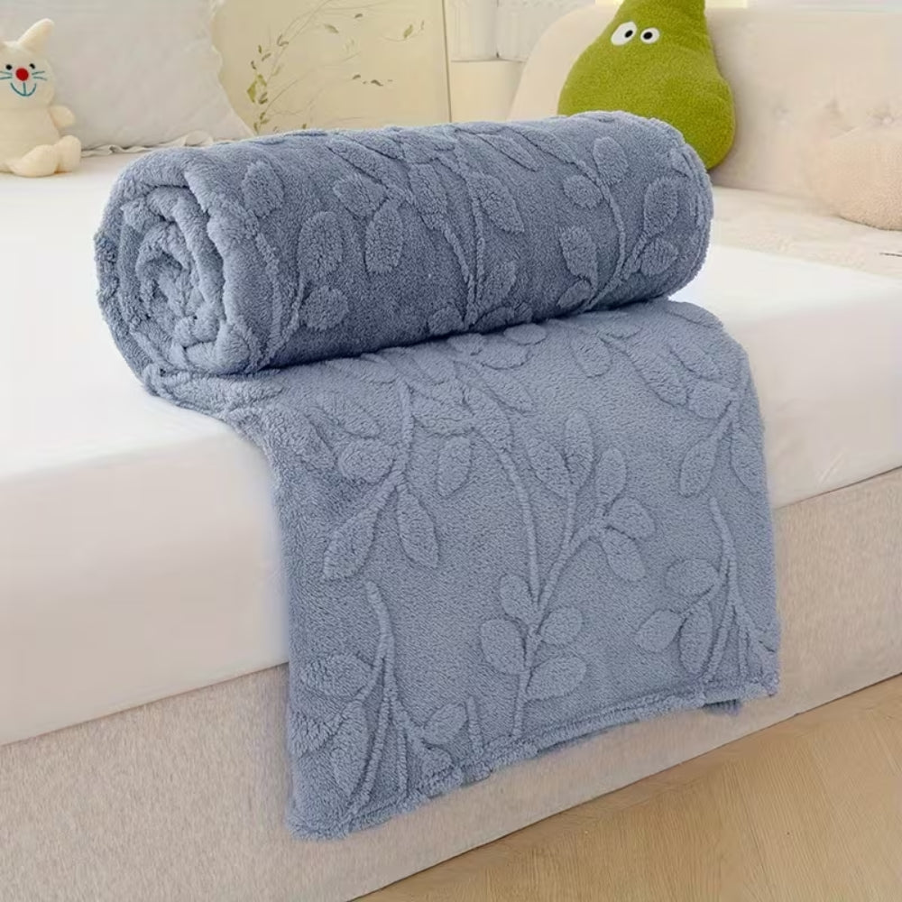 Fleece-Decke mit geprägtem Blattmuster