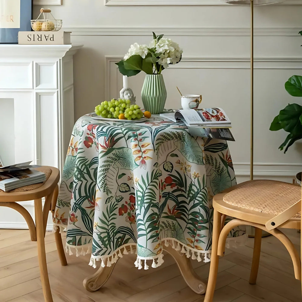Runde Tischdecke mit Retro-Blumenmuster und Quasten