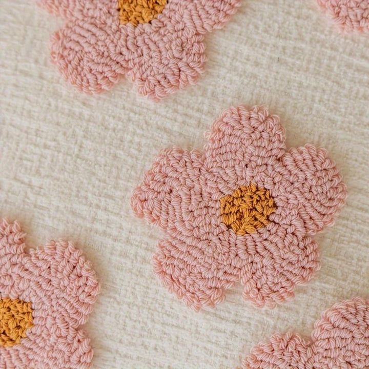 Kissenhülle mit getufteten Blumen und Quasten 45 x 45 cm – Ansicht 06
