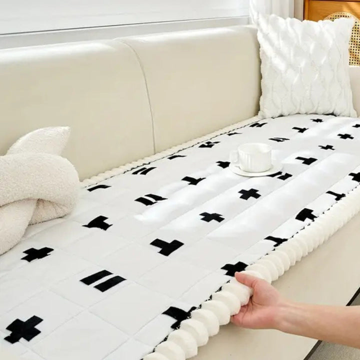 Gesteppter Sofaüberwurf mit Rüschenkante
