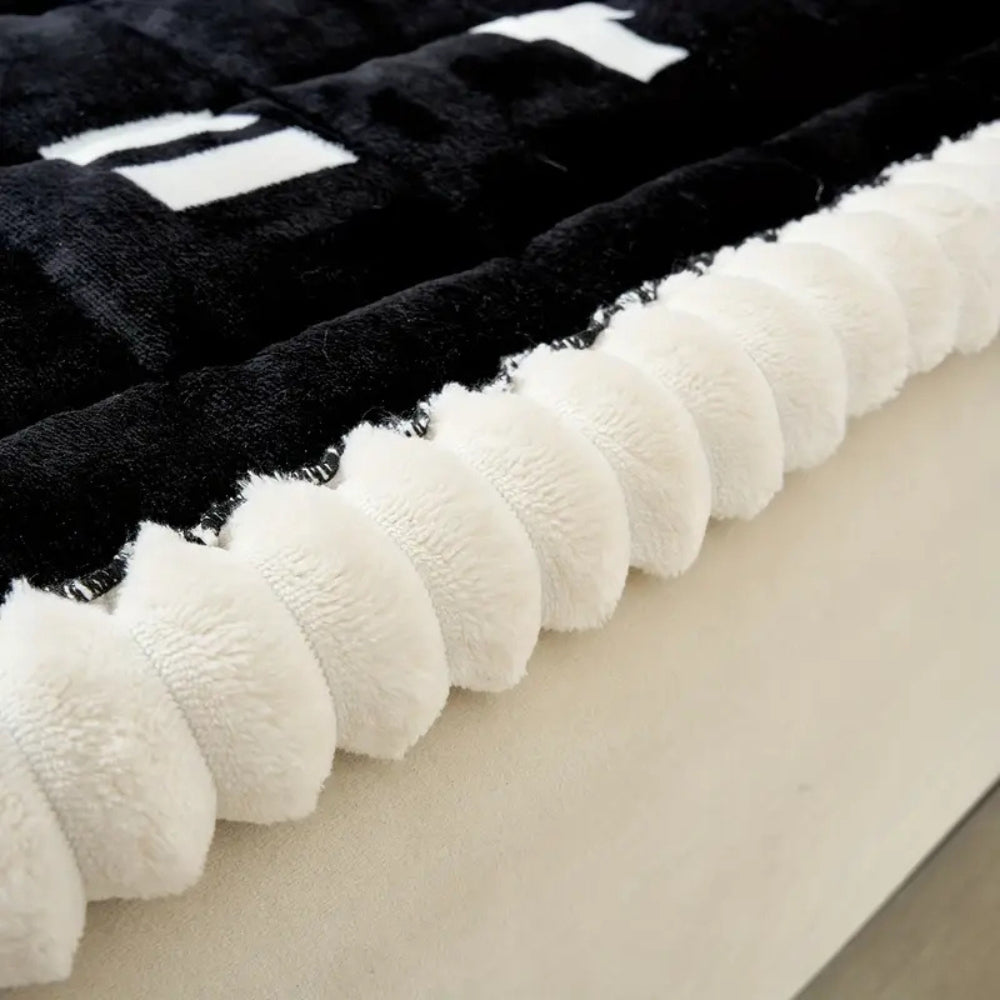 Gesteppter Sofaüberwurf mit Rüschenkante