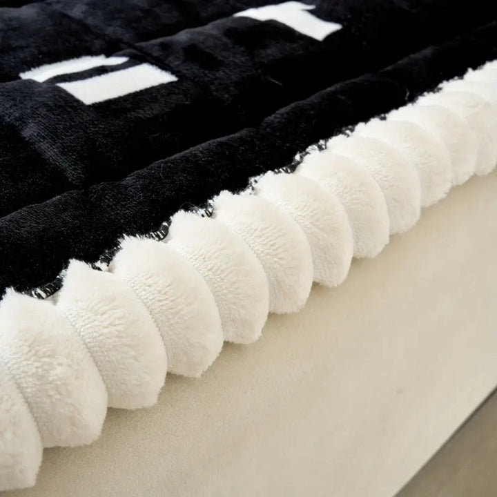 Gesteppter Sofaüberwurf mit Rüschenkante