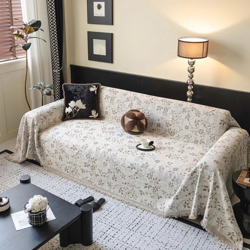 Sofaüberwurf mit Blumen im Vintage-Stil