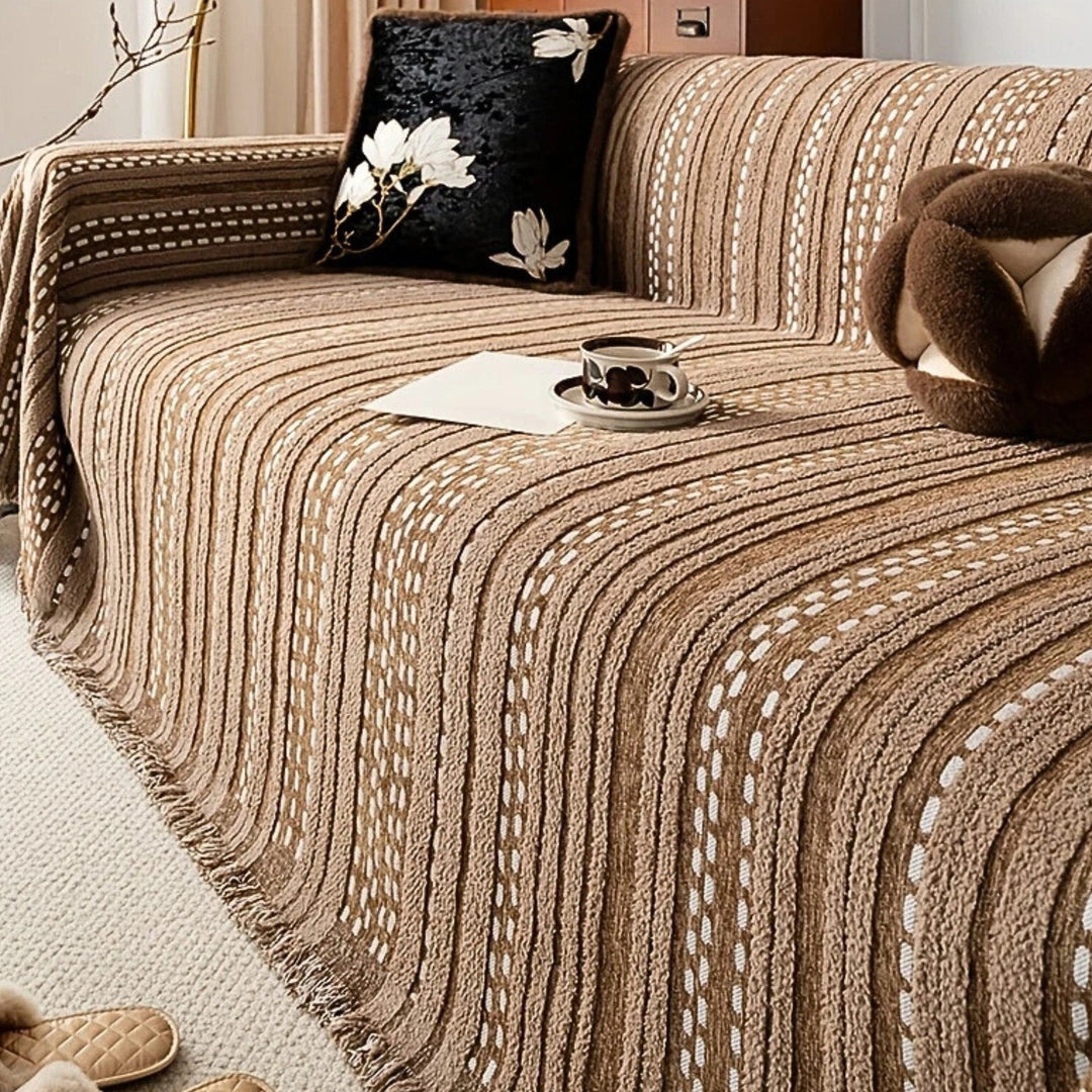Gestreifte Plüsch-Sofadecke im Boho-Stil