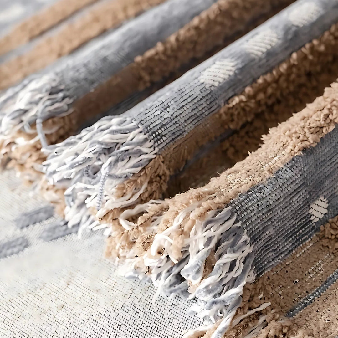 Gestreifte Plüsch-Sofadecke im Boho-Stil