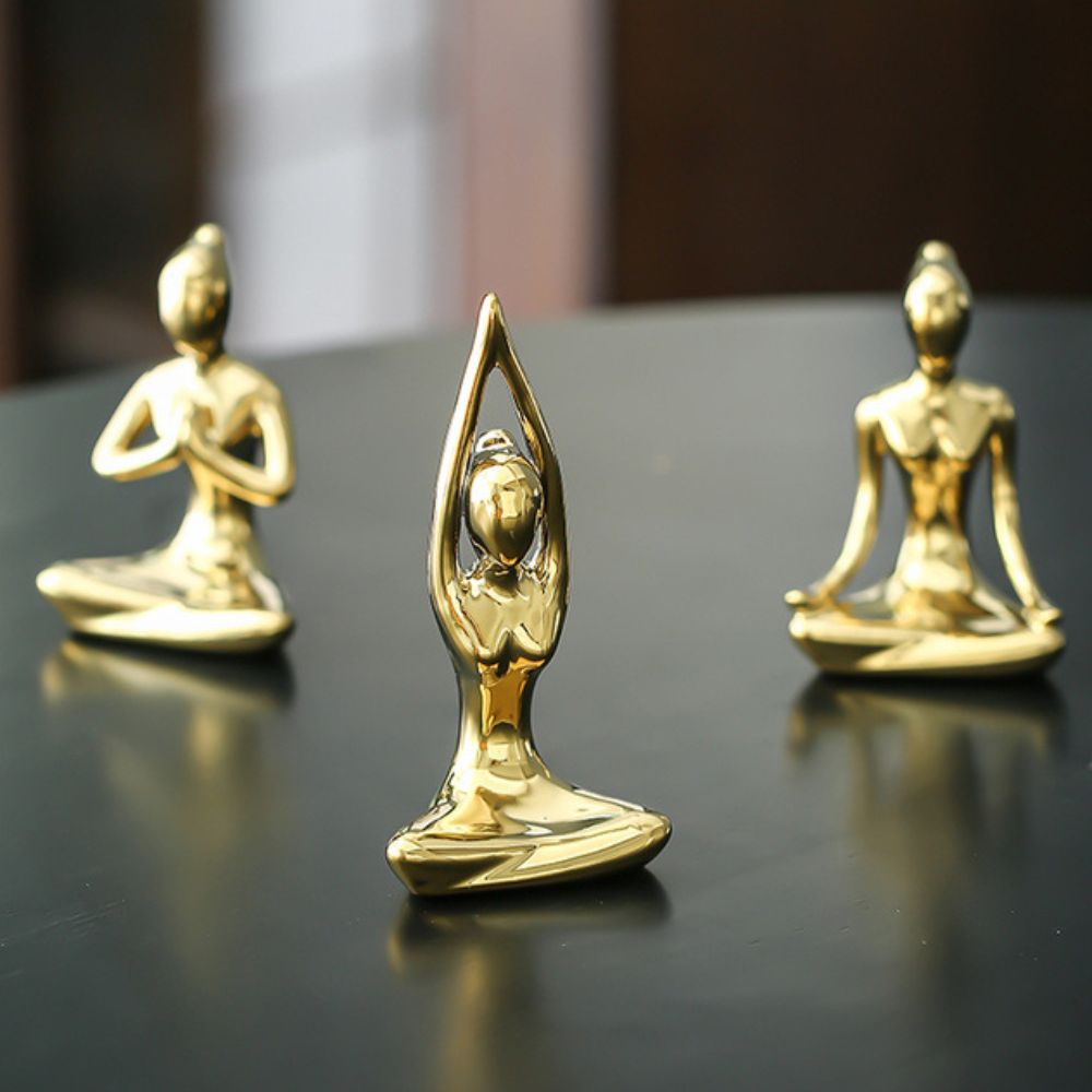 Skulptur aus Keramik – Frau in Meditation
