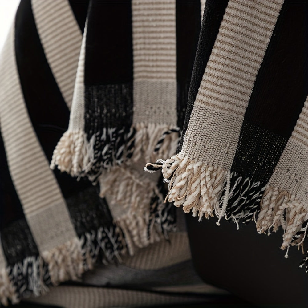 Schwarz-weiß gestreifter Chenille-Sofaüberwurf