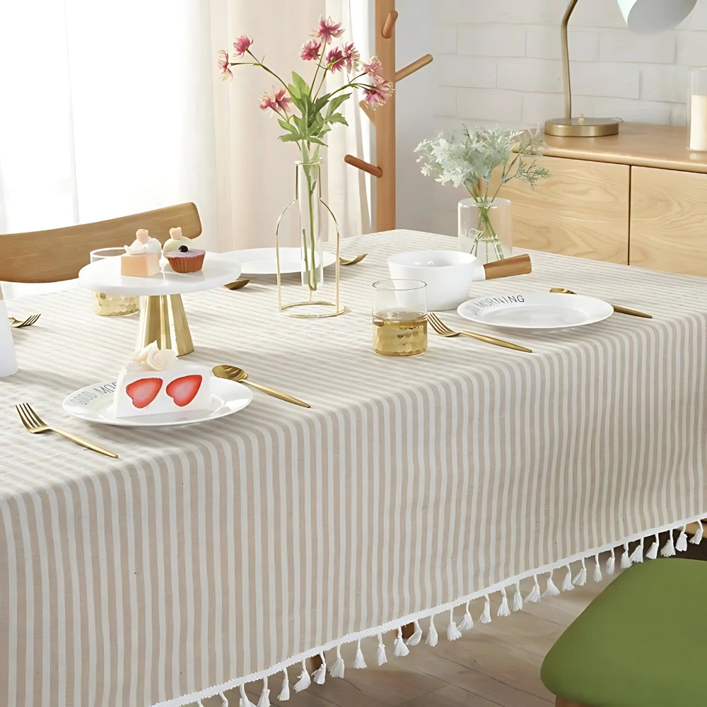 Gestreifte Tischdecke mit Quasten