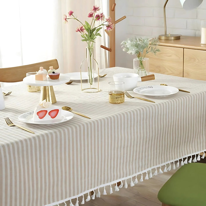 Gestreifte Tischdecke mit Quasten