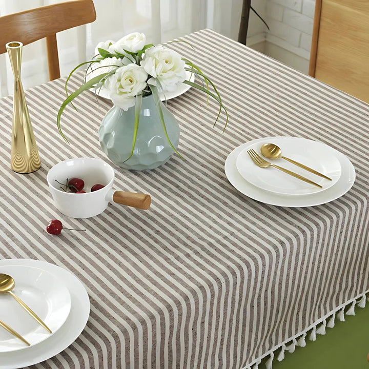 Gestreifte Tischdecke mit Quasten