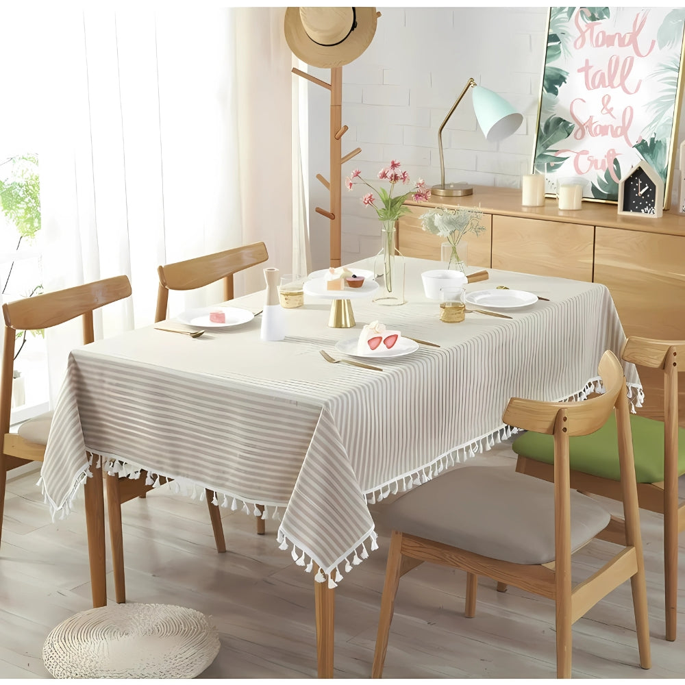Gestreifte Tischdecke mit Quasten