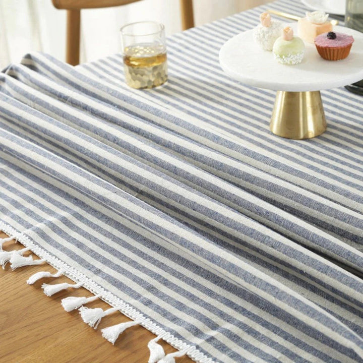 Gestreifte Tischdecke mit Quasten