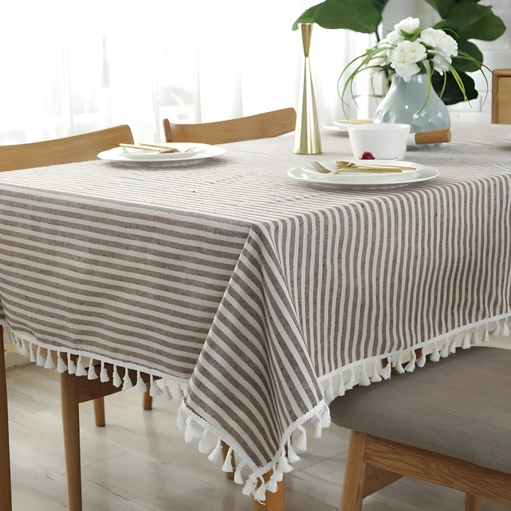 Gestreifte Tischdecke mit Quasten