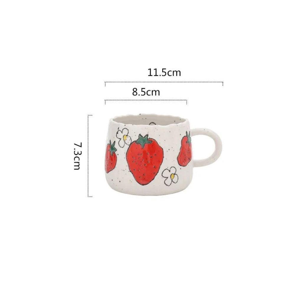 Keramikbecher mit handgemalten Früchten
