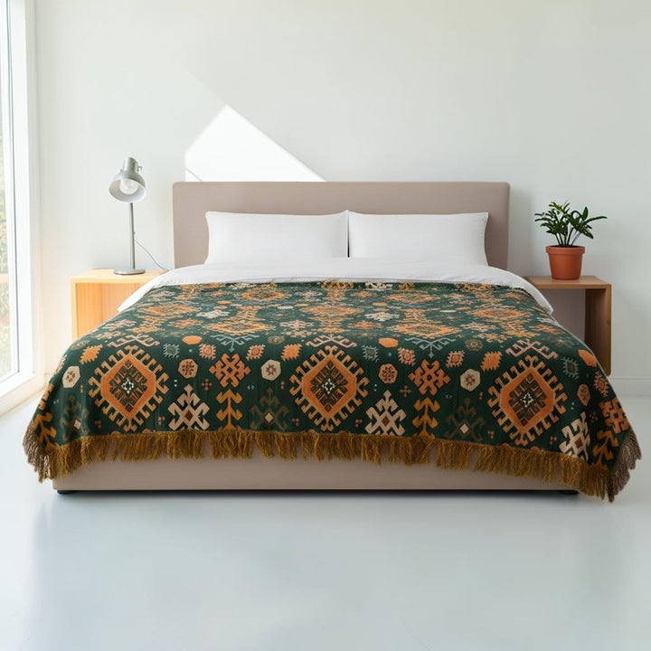 Ethno-Baumwolldecke mit geometrischem Muster und Fransen