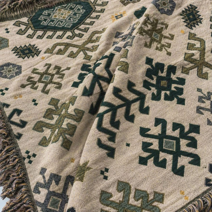 Ethno-Baumwolldecke mit geometrischem Muster und Fransen