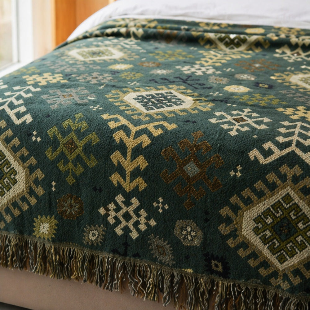 Ethno-Baumwolldecke mit geometrischem Muster und Fransen