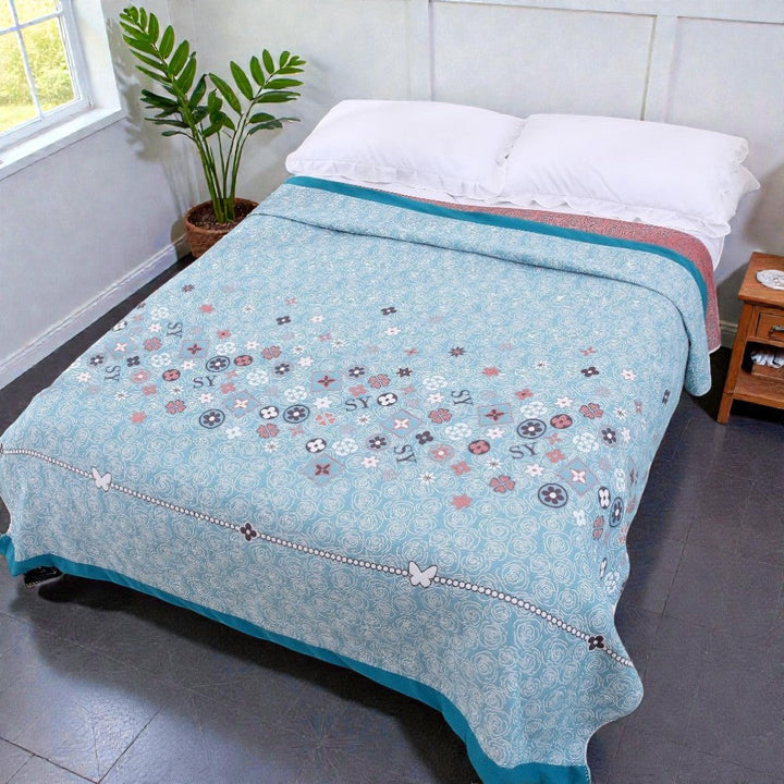 Baumwollmusselin-Decke mit türkisfarbenen Blumen