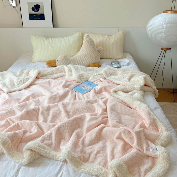 Sherpa-Decke mit geprägtem Blumenmuster
