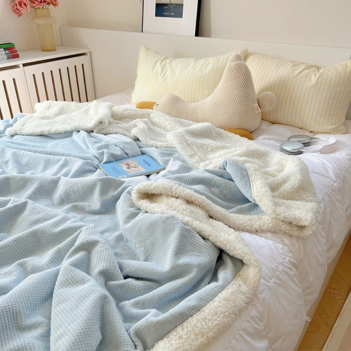 Sherpa-Decke mit geprägtem Blumenmuster