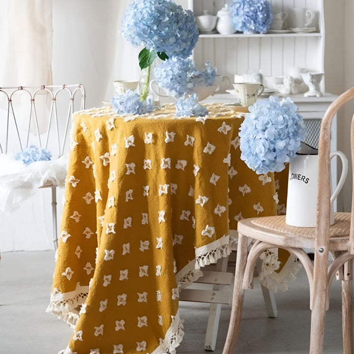 Gelbe bestickte Tischdecke mit Quasten