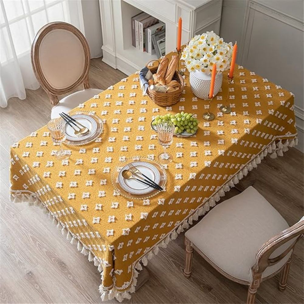 Gelbe bestickte Tischdecke mit Quasten