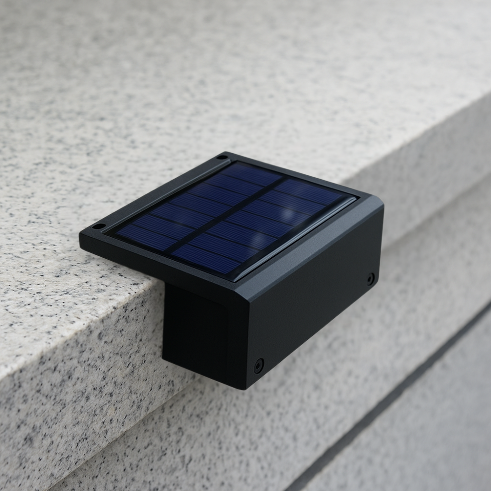 Vialux™ | Solarbetriebene Designlampe für Außenwände.