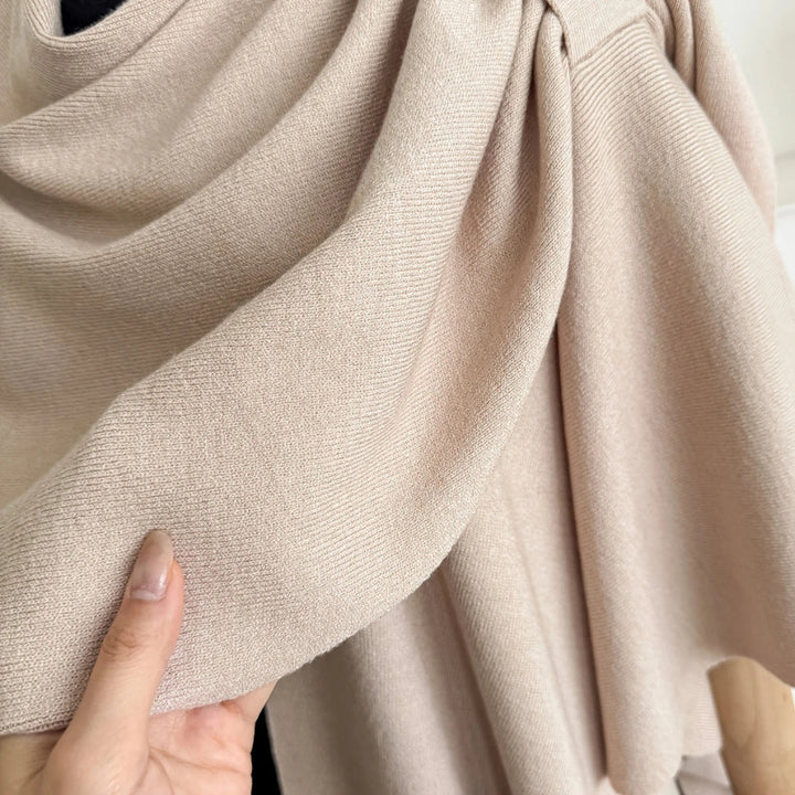 Leichter Poncho mit fließendem Fall