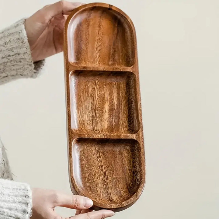 Serviertablett aus Holz mit drei Fächern